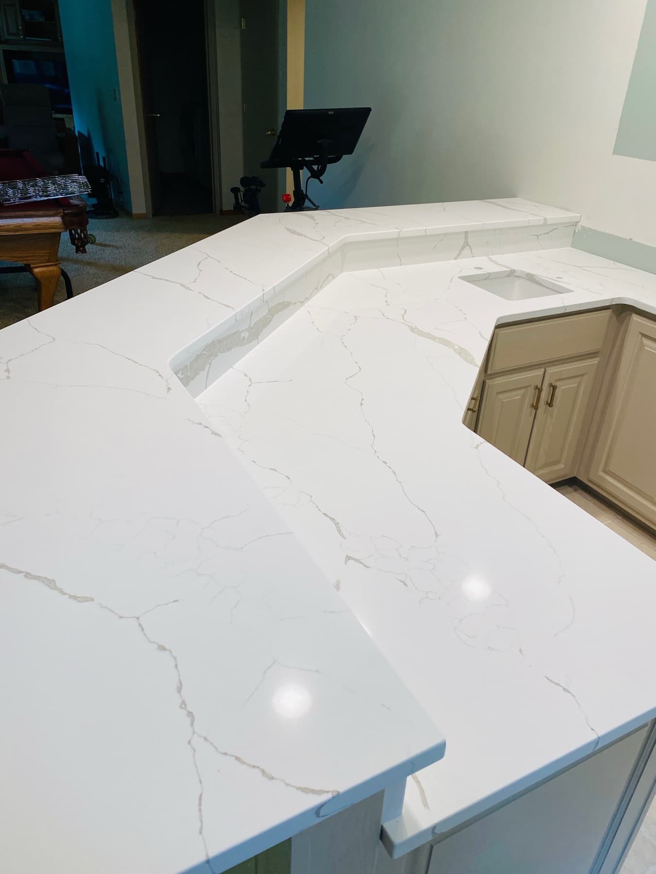 White veined quartz countertop